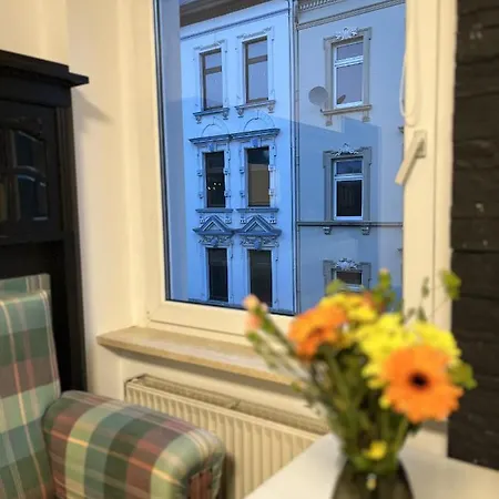Nostalgie Apartment - 3 Zimmer, 5 Betten, 7 Personen, Kontaktloses Einchecken, Netflix Wuppertal Exterior photo