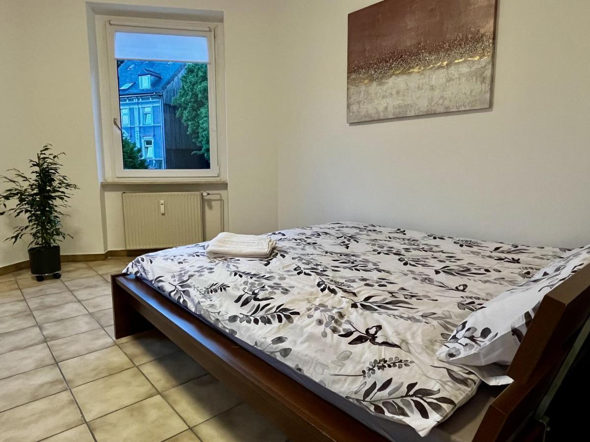Nostalgie - 3 Zimmer, 5 Betten, 7 Personen, Kontaktloses Einchecken, Netflix Wuppertal
